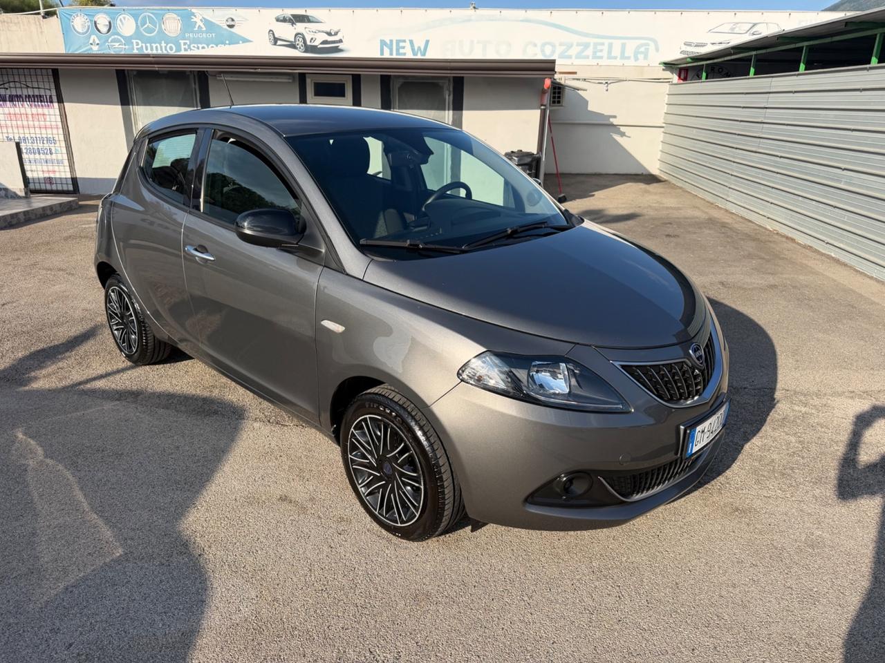Lancia Ypsilon 1.0 FireFly 5 porte S&S Hybrid Ecochic Silver