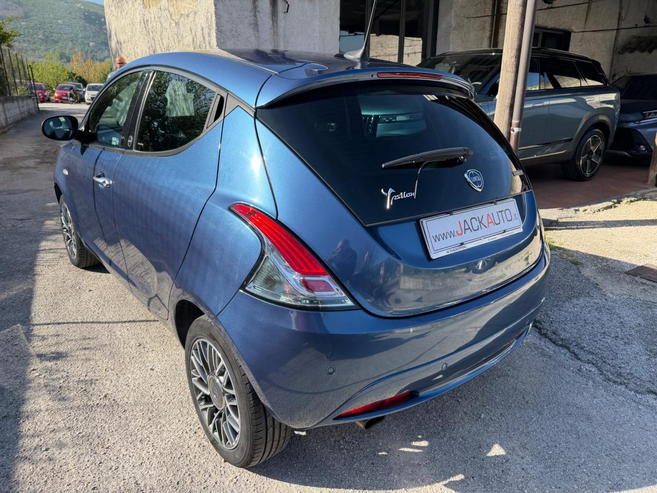 Lancia Ypsilon 1.0 FireFly 5 porte S&S Hybrid Ecochic Silver