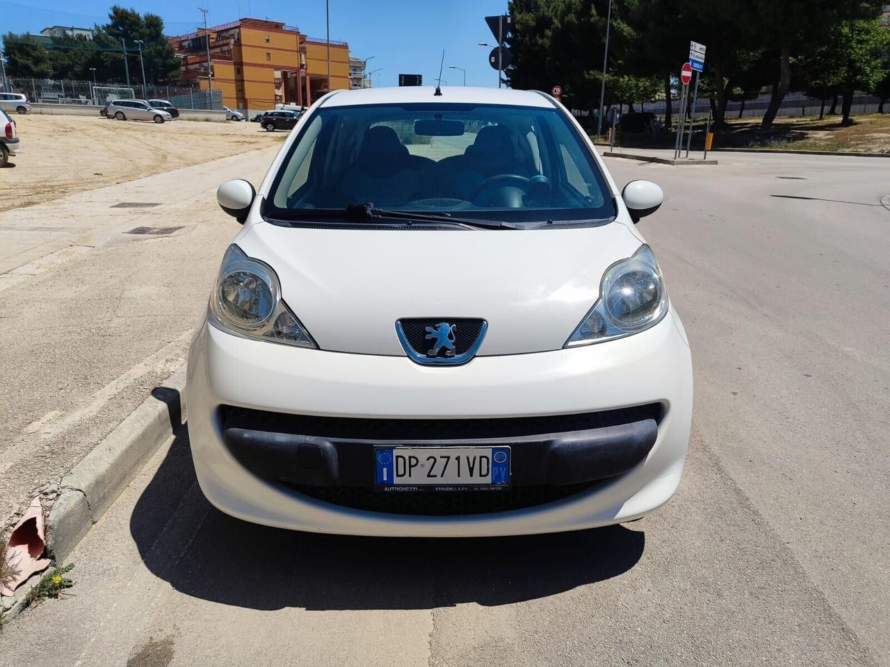 Peugeot 107 1.0 BENZ. 68CV.