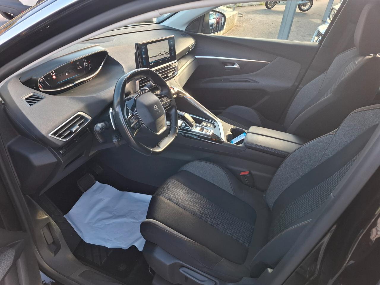 Peugeot 3008 BlueHDi 1.5 dci 130 cv anno 2021