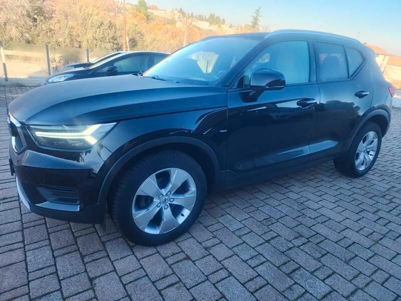 Volvo XC40 D3 Momentum 2.0 TDI 150 CV Automatica