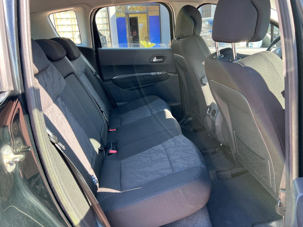 Peugeot 3008 1.6 e-HDi 112CV cambio robotizzato S.&S. Business