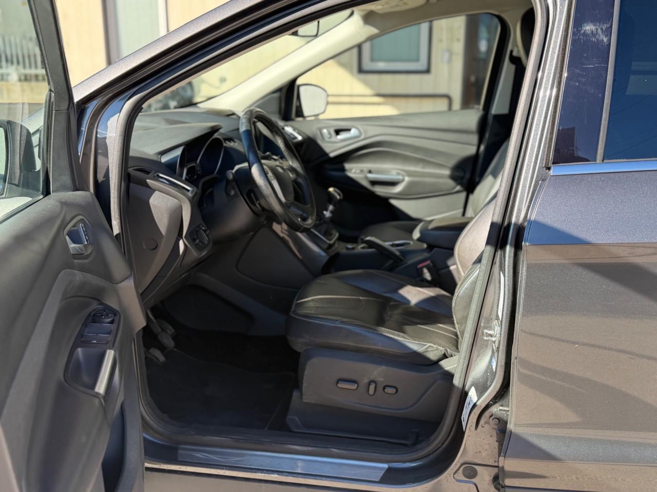 Ford Kuga 2.0 TDCI 150 CV S&S 4WD Titanium