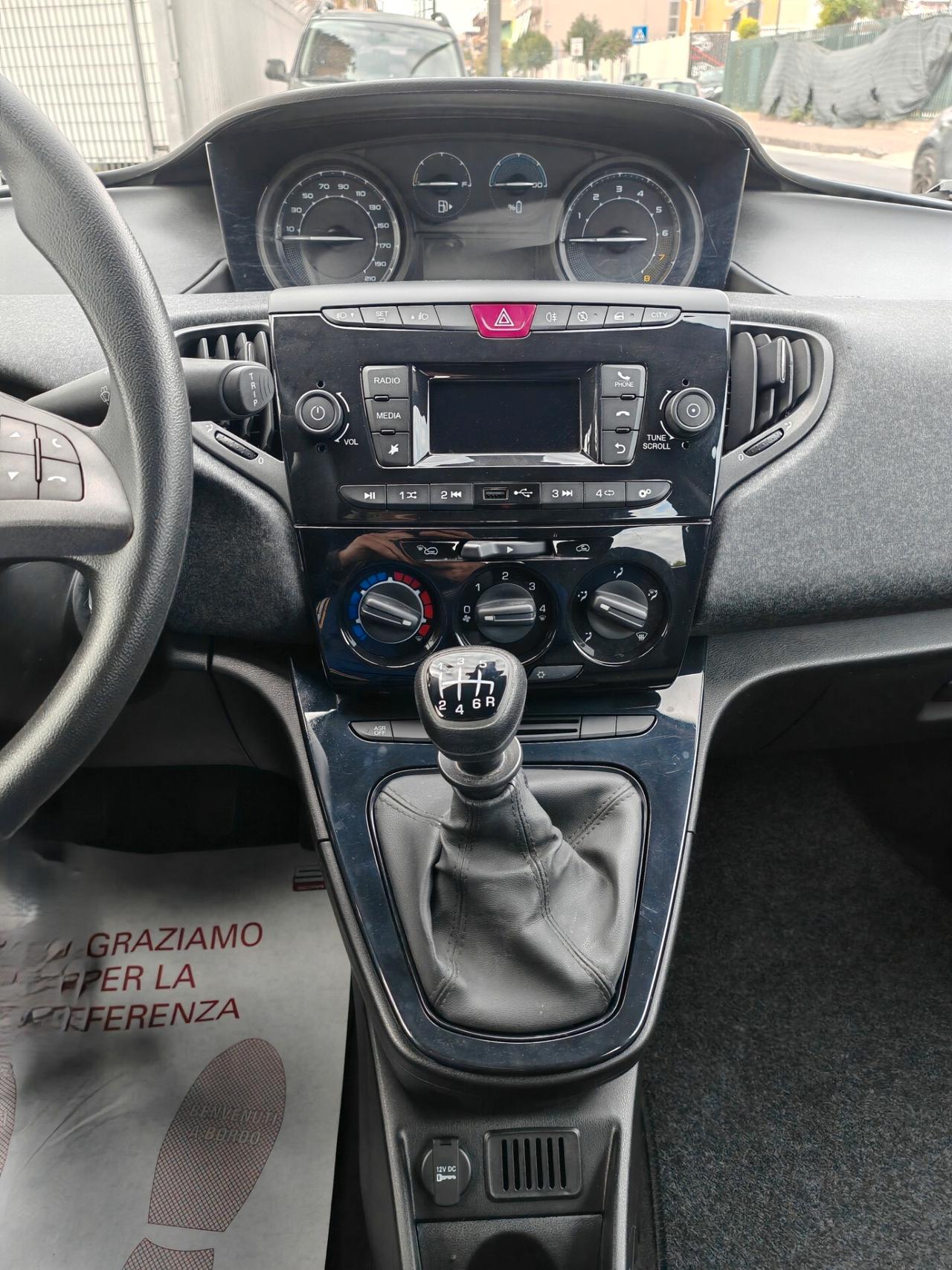 Lancia Ypsilon 1.0 FireFly 5 porte S&S Hybrid Silver Plus