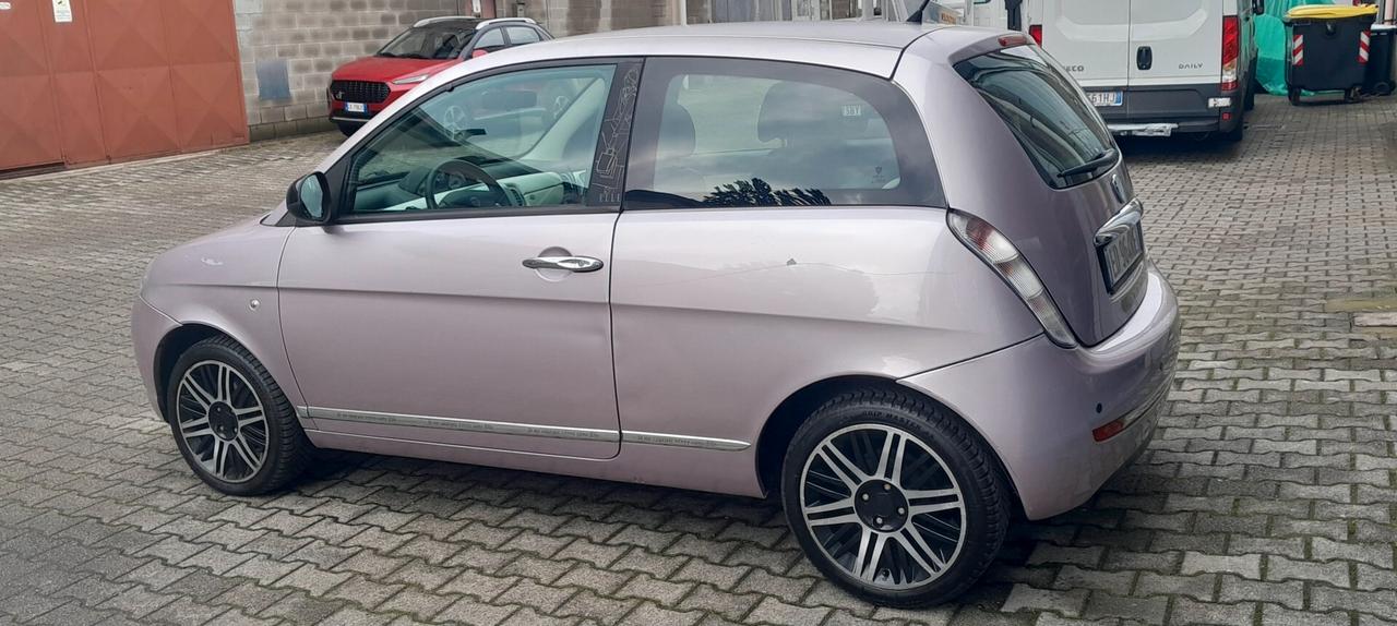 Lancia Ypsilon 1.2 69 CV Elle Euro5 NeopatentatiOK