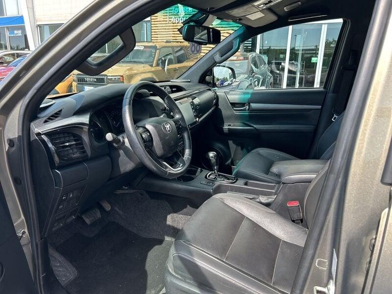 Toyota Hilux 2.4 D-4D A/T 4WD 4 porte Double Cab Invincible IVA ESPOSTA COMPRESA