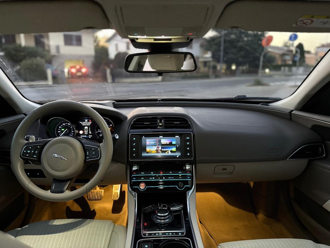 Jaguar XE 2.0 D 180 CV aut. Portfolio