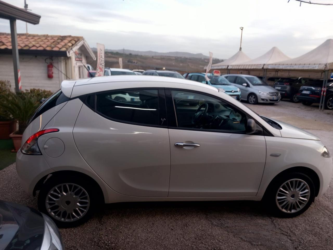 Lancia Ypsilon 1.2 69 CV 5 porte Gold