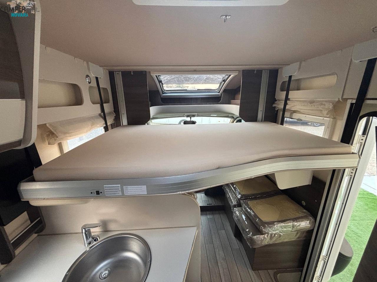 MCLOUIS MC4 860G - Semintegrale con letto matrimoniale in coda e letto basculante