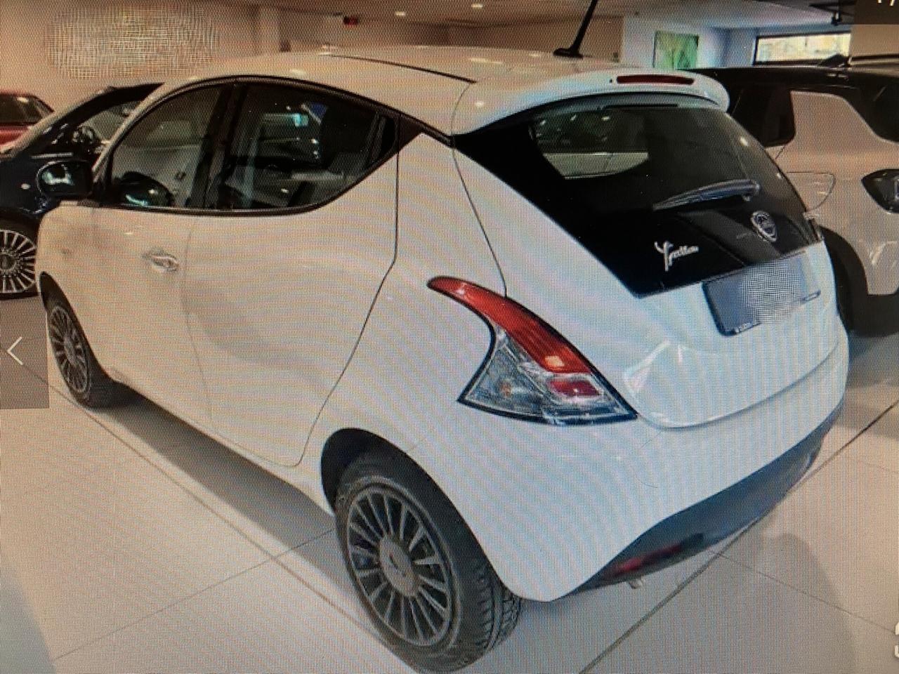 Lancia Ypsilon 1.0 FireFly Hybrid >WoW GLAMOUR !!!