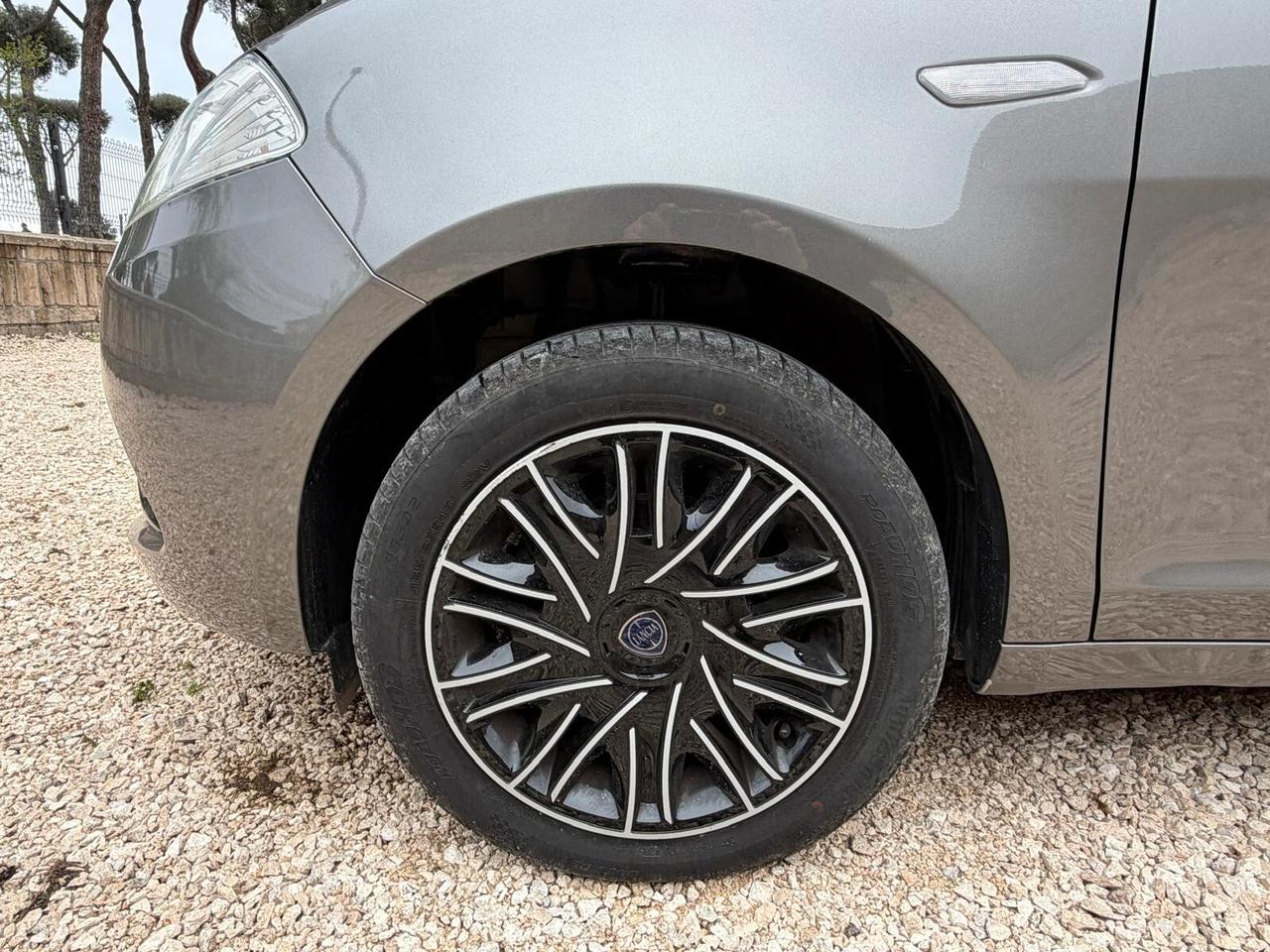 Lancia Ypsilon 1.0 FireFly 5 porte S&S Hybrid Ecochic Gold