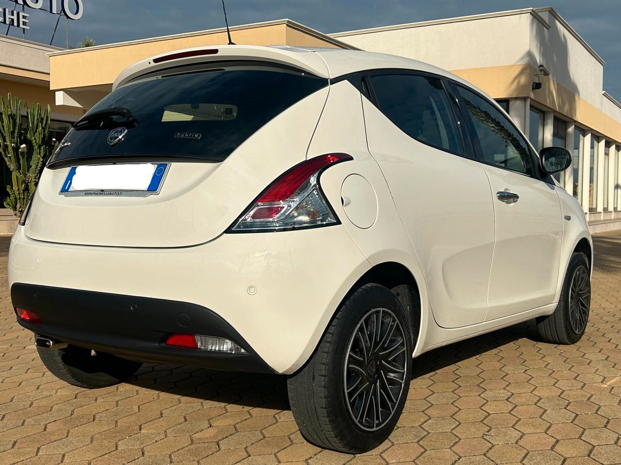 Lancia Ypsilon 1.0 S&S Hybryd Gold RadioTouch 7 pollici car play,