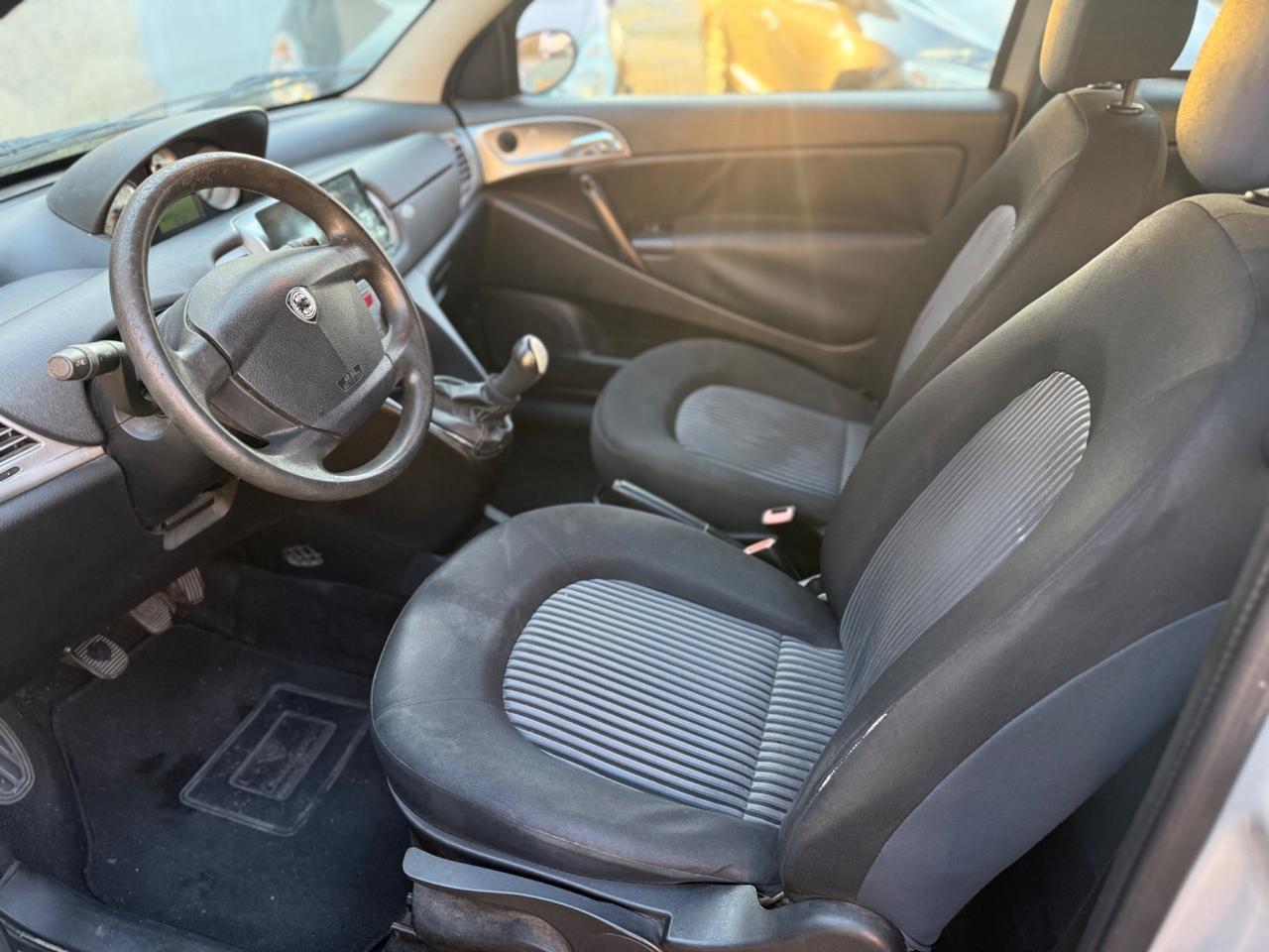 Lancia Ypsilon 1.3 MJT 75 CV Platino