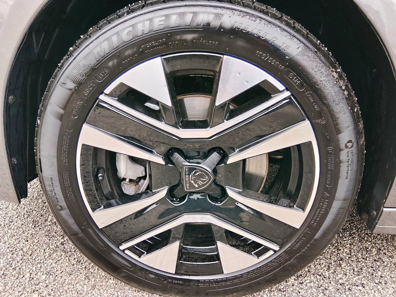 Peugeot 208 100CV GT 15K KM!