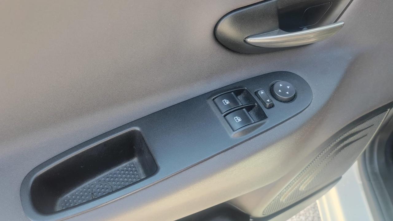 Lancia Ypsilon 1.2 69 CV 5 porte GPL Ecochic Silver