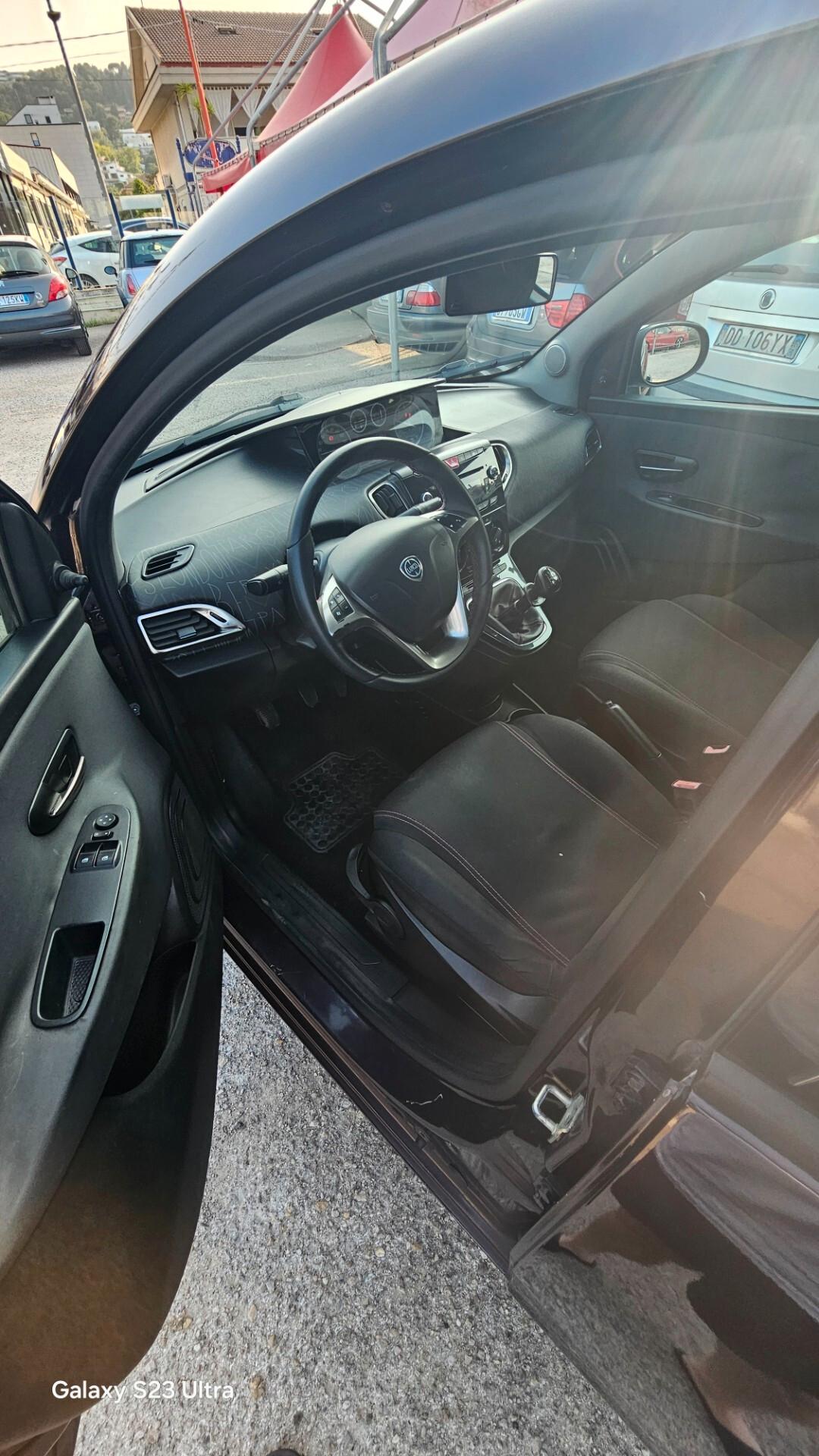 Lancia Ypsilon 1.2 69 CV 5 porte S&S S Momodesign