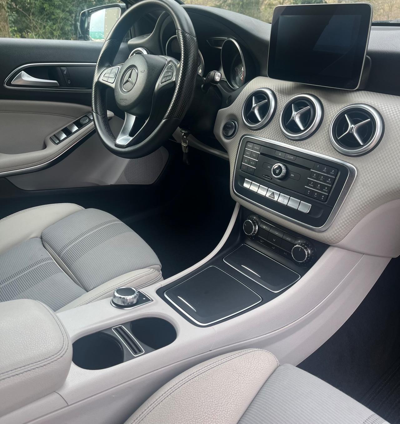MERCEDES A 180 PREMIUM RESTYLING AUTOMATIC