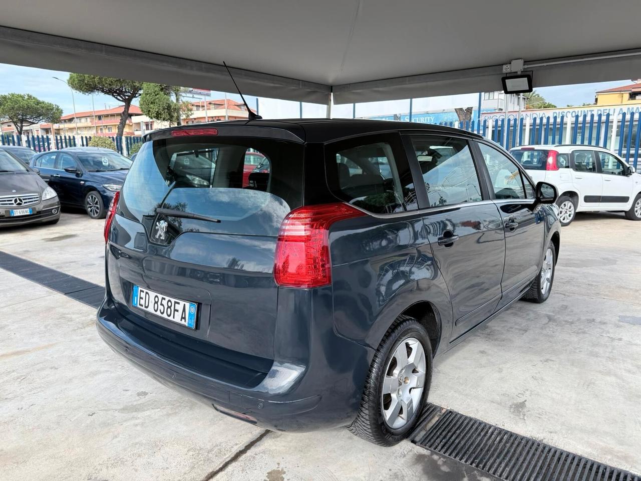 Peugeot 5008 1.6 HDi 112CV cambio robotizzato Tecno