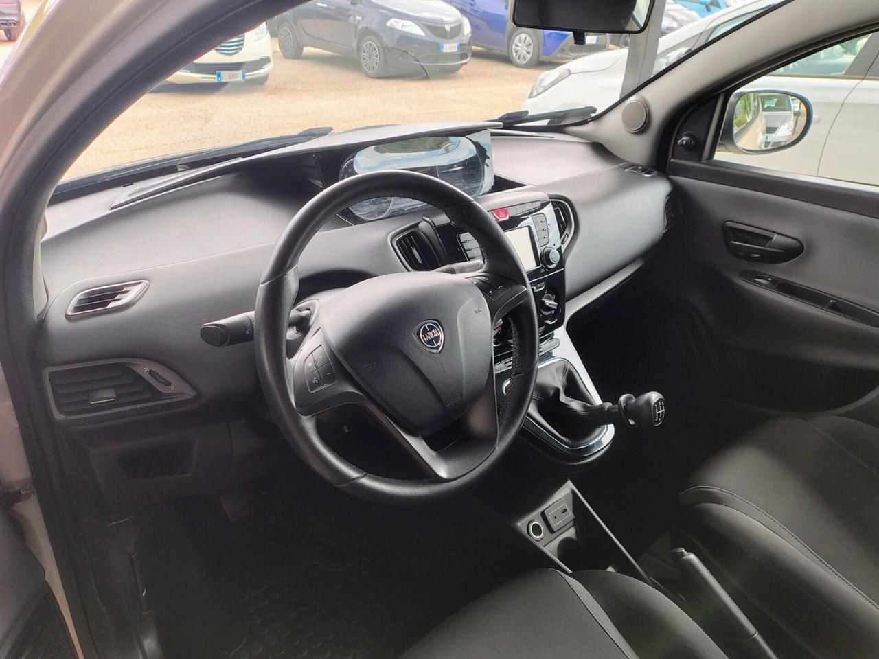 Lancia Ypsilon 1.2 69 CV 5 porte Platinum