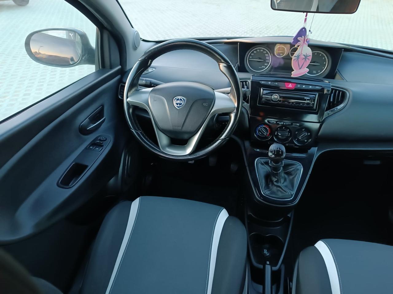 Lancia Ypsilon 0.9 TwinAir 85 CV 5 porte Metano Ecochic Gold