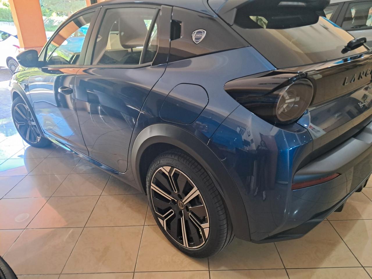 Lancia Ypsilon Hybrid e-DCT