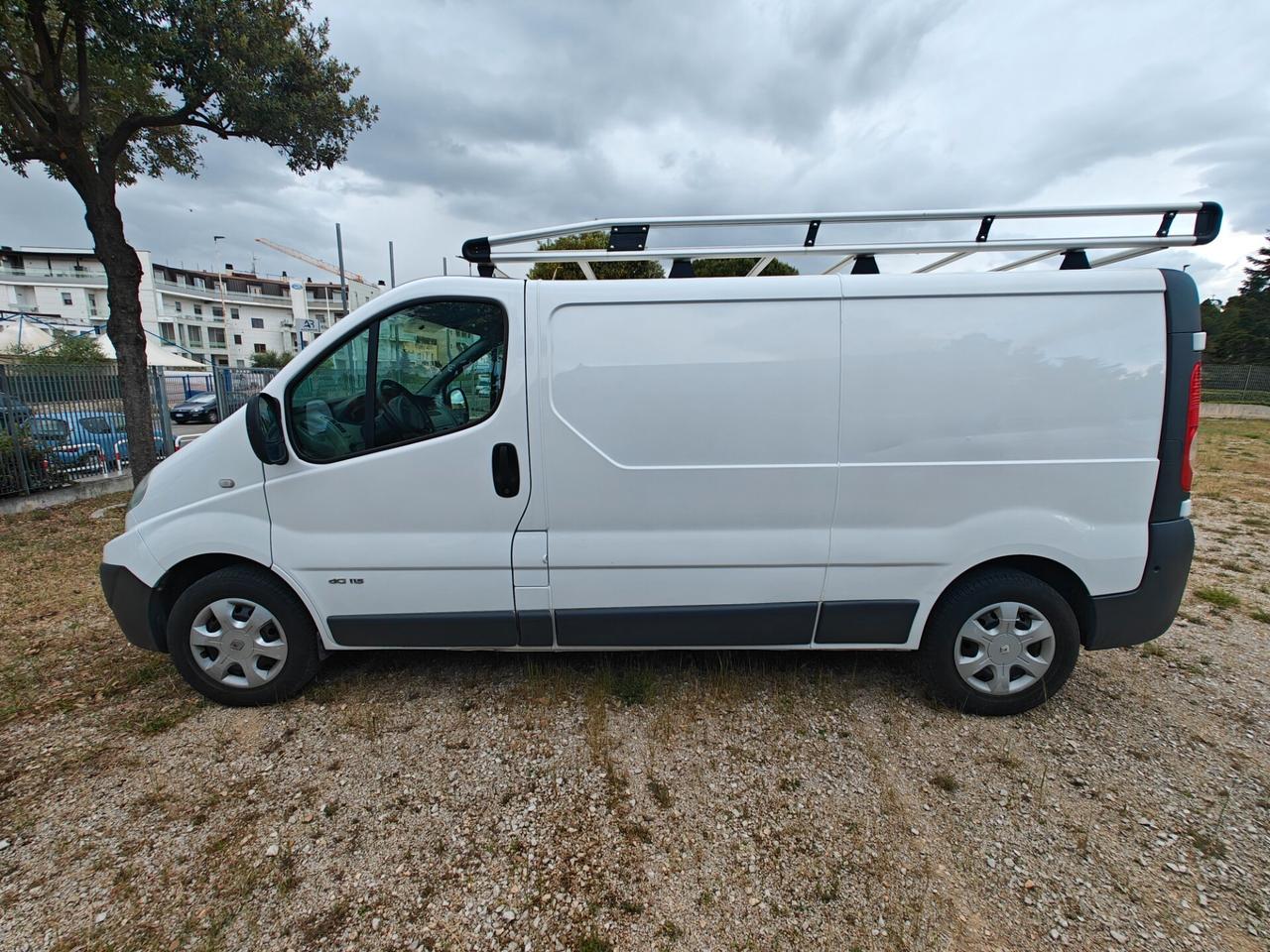 RENAULT TRAFIC 2.0 DIESEL