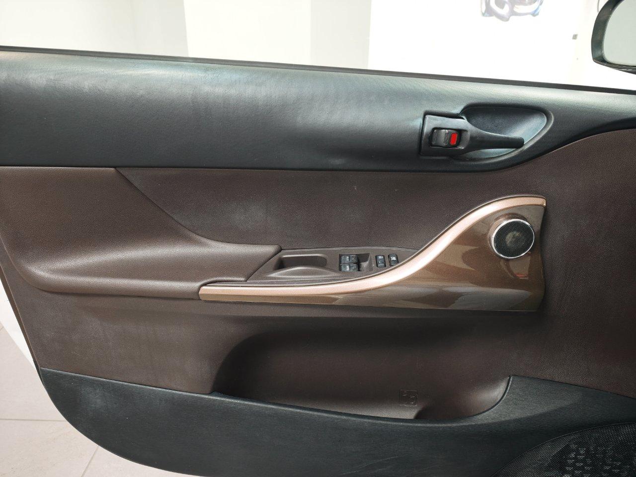 Toyota iQ 1.0 Tobasco cvt