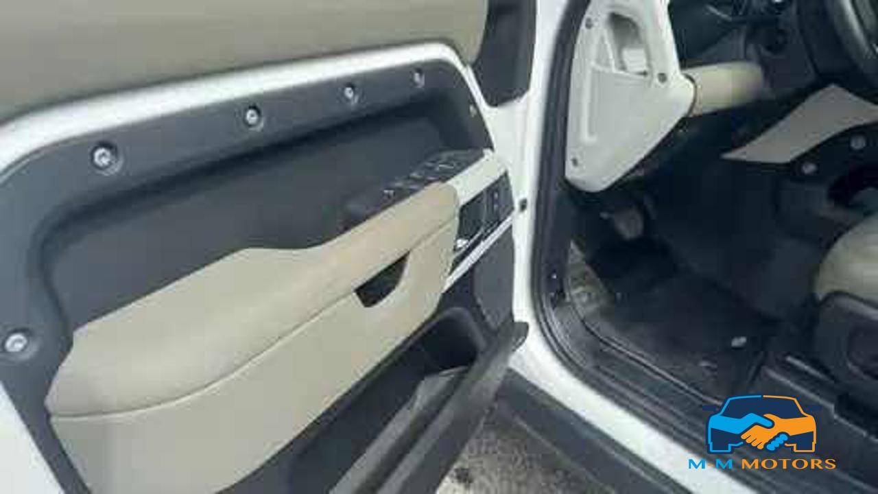 Land Rover Defender 110 3.0D I6 200 CV AWD Auto X-Dynamic SE