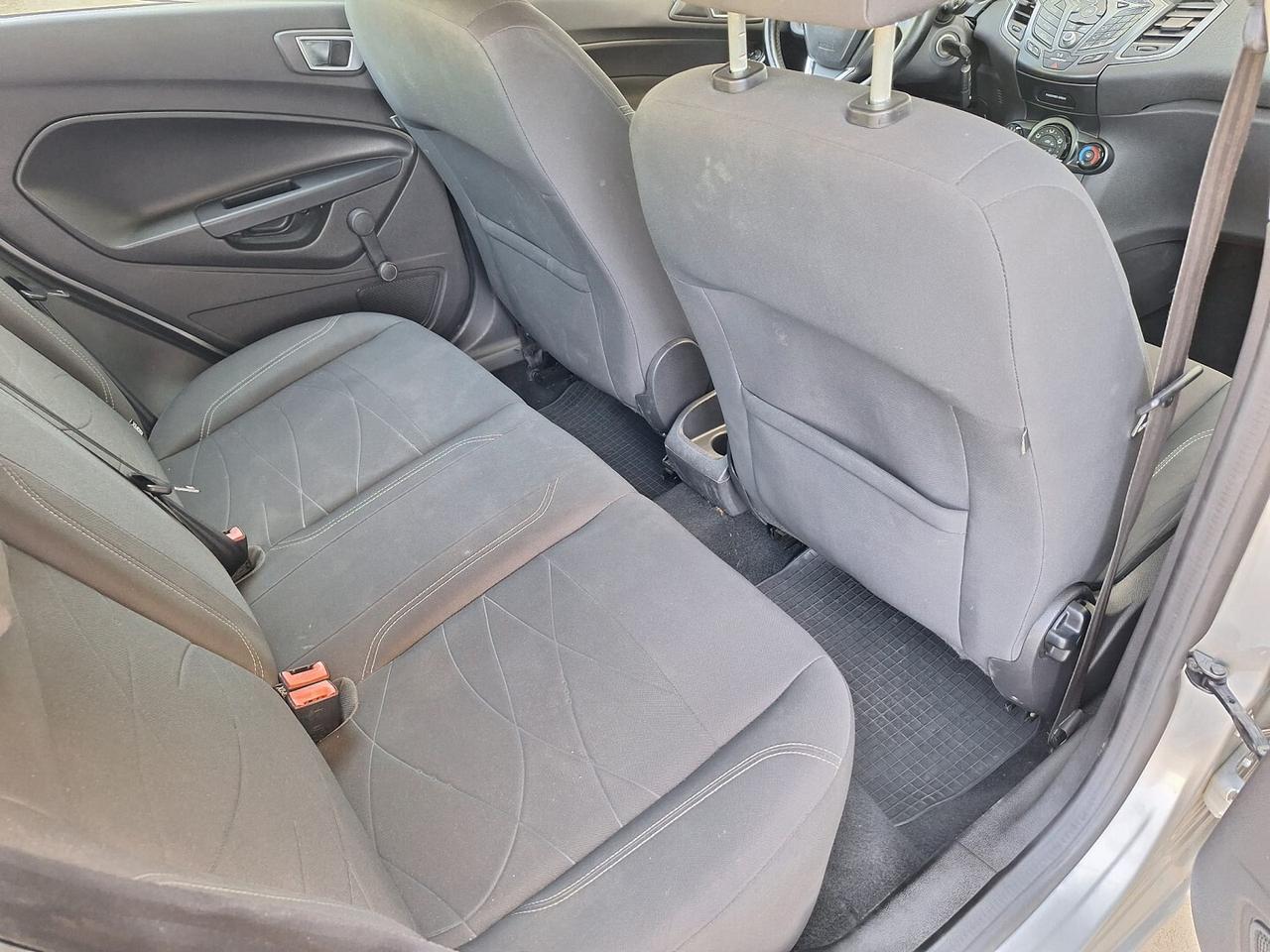 Ford fiesta 1.4 GPL 95cv.Distribuzione Ok