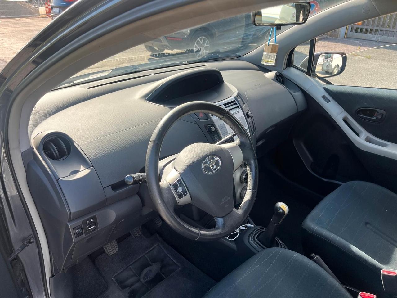 Toyota Yaris 1.0 5 porte