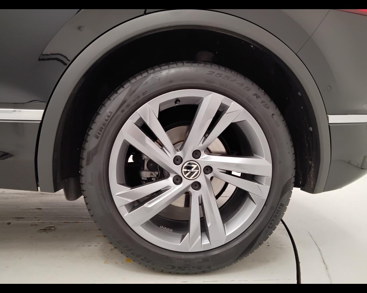 VOLKSWAGEN Tiguan II 2021 - Tiguan 1.5 tsi R-Line 150cv dsg