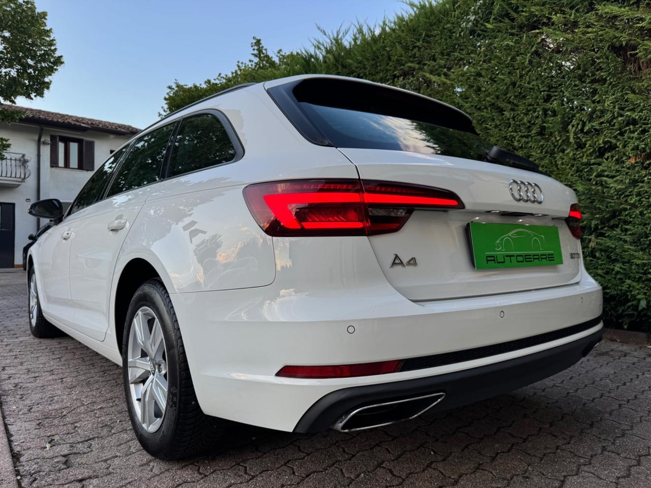Audi A4 Avant 30 TDI S tronic Design