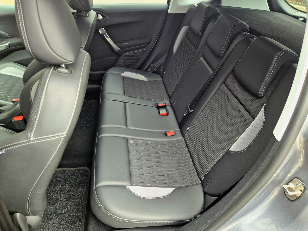 Peugeot 2008 BlueHDi 120 S&S Allure