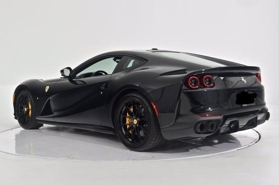 FERRARI 812 Superfast NOLEGGIO LUNGO TERMINE LEASING ALL INCLUSIVE