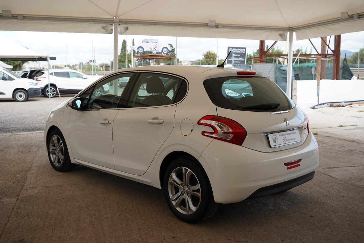 Peugeot 208 1.4 HDi 68 CV 5 porte Allure