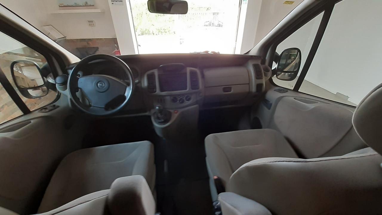 Opel Vivaro trasporto disabili pedana Focaccia