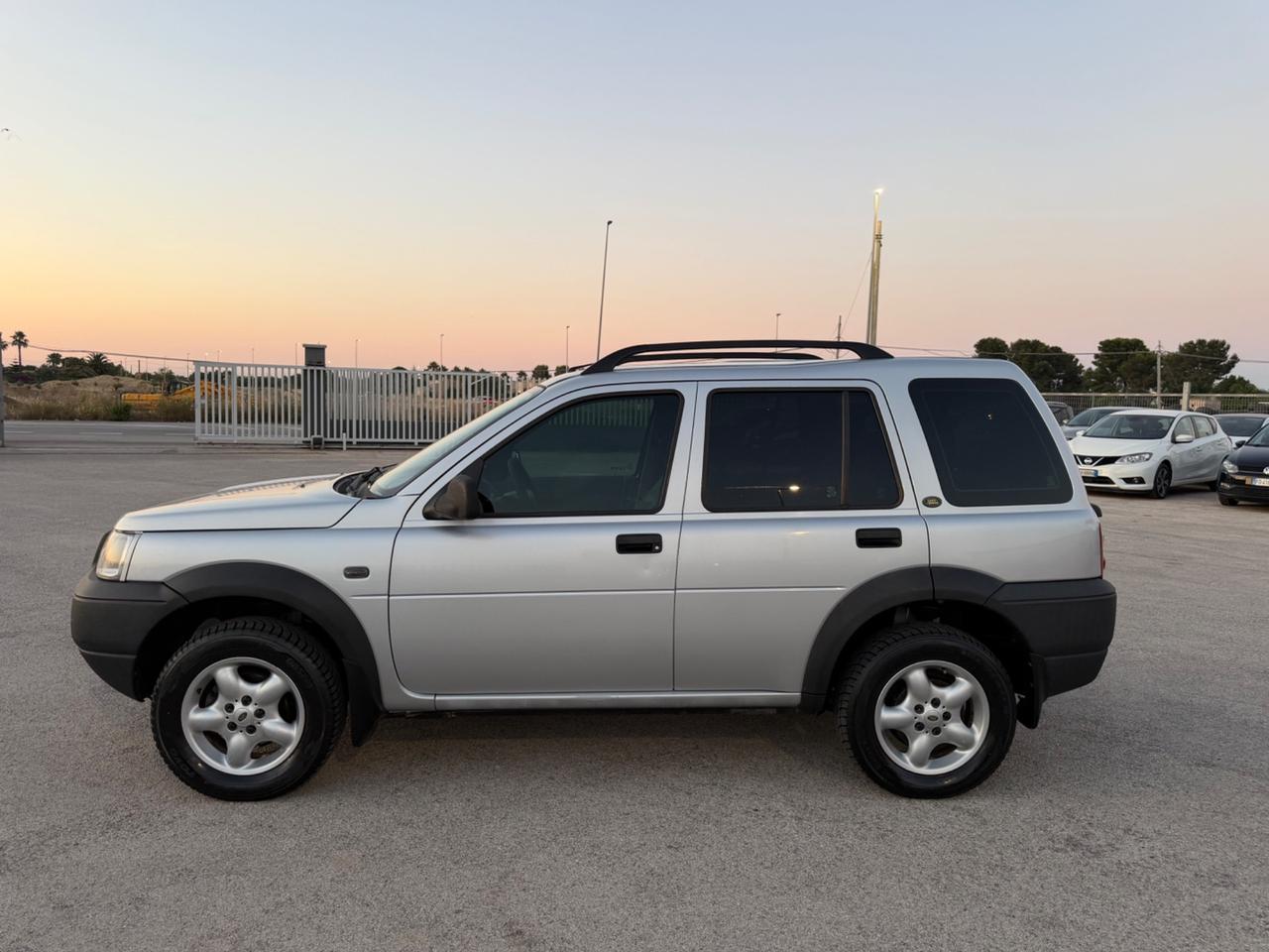 LAND ROVER FREELANDER 2.0 TD4 5 PORTE MY BMW