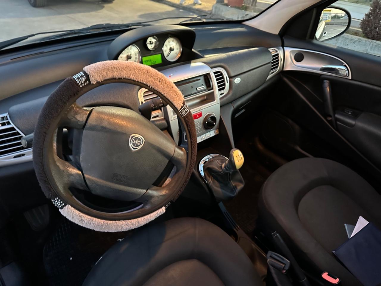 Lancia Ypsilon 1.2 69 CV Unyca neopatente