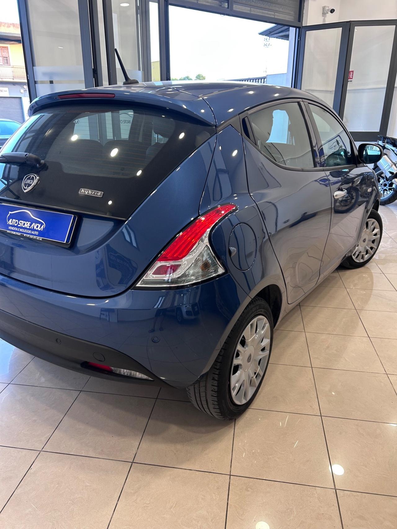 Lancia Ypsilon 1.0 FireFly 5 porte S&S Hybrid Silver