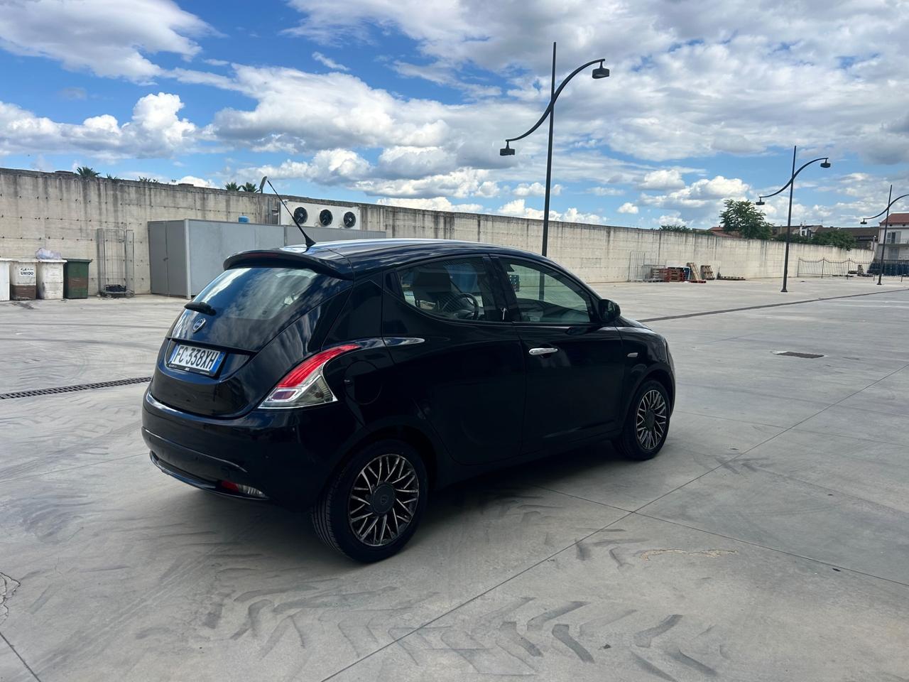 Lancia Ypsilon 1.2 69 CV 5 porte Platinum GPL