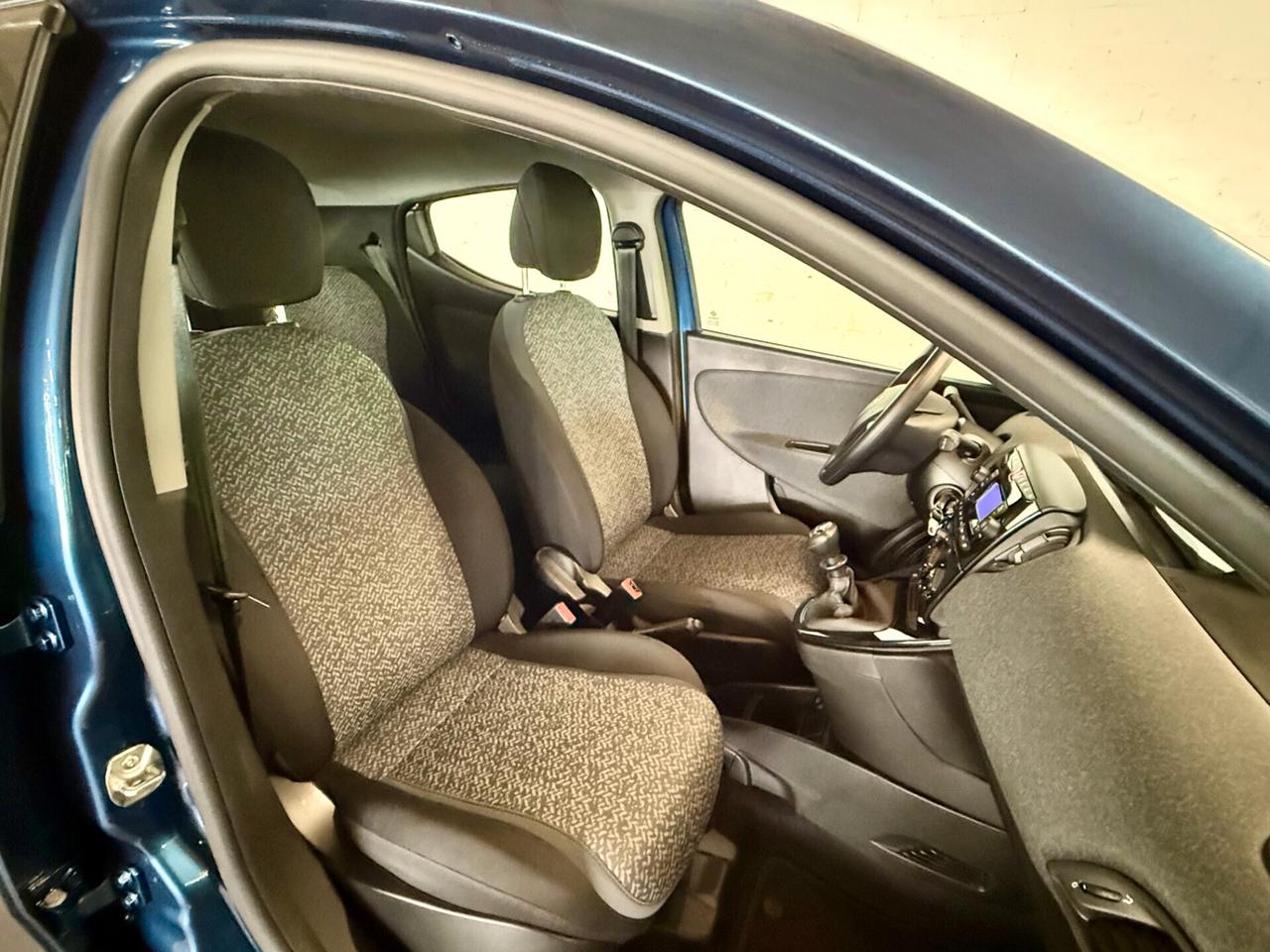 Lancia Ypsilon 1.0 FireFly 5 porte S&S Hybrid Silver
