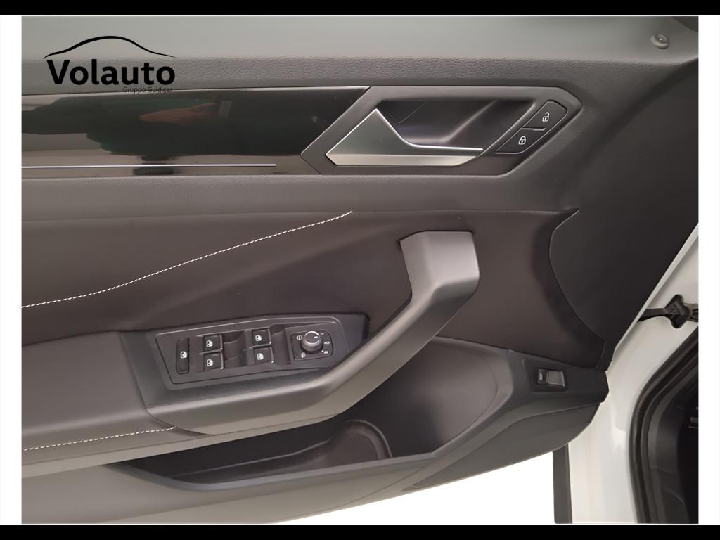 VOLKSWAGEN T-Roc 2022 - T-Roc 1.5 tsi R-Line dsg