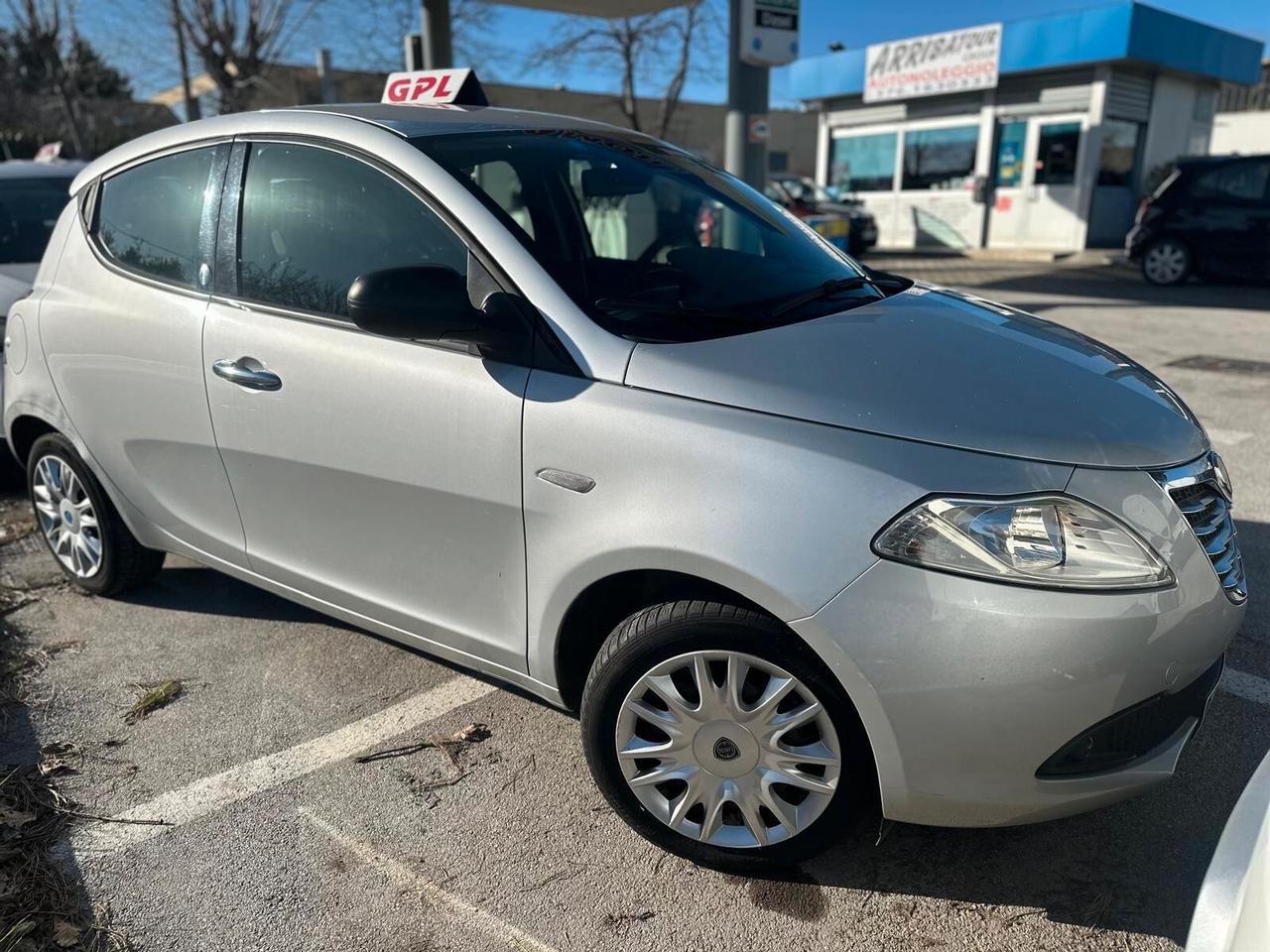 Lancia Ypsilon 1.2 69 CV 5 porte GPL Ecochic Silver