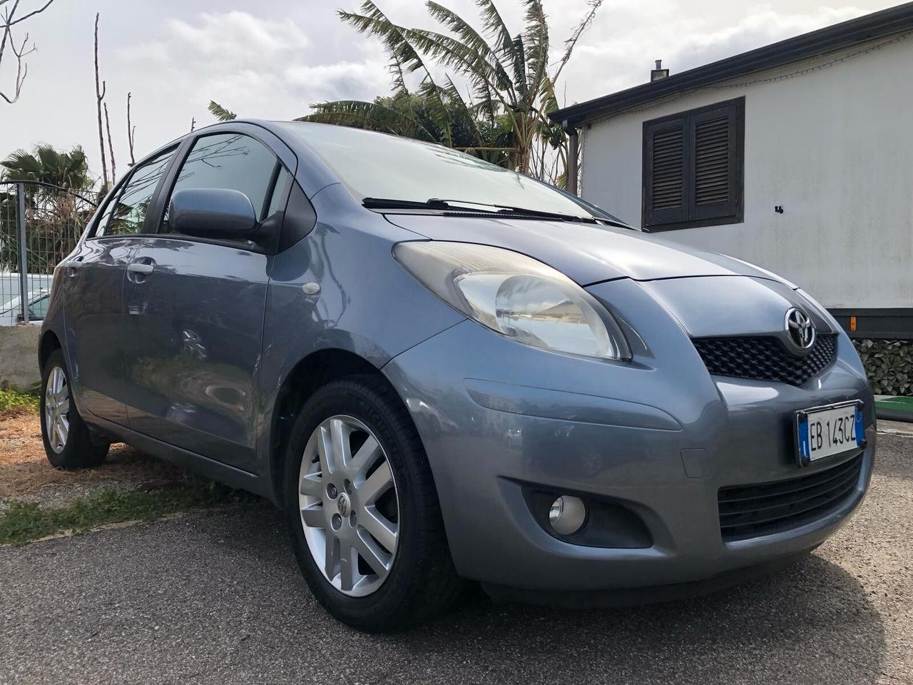 Toyota Yaris 1.3 -100 cv 5 porte Sol