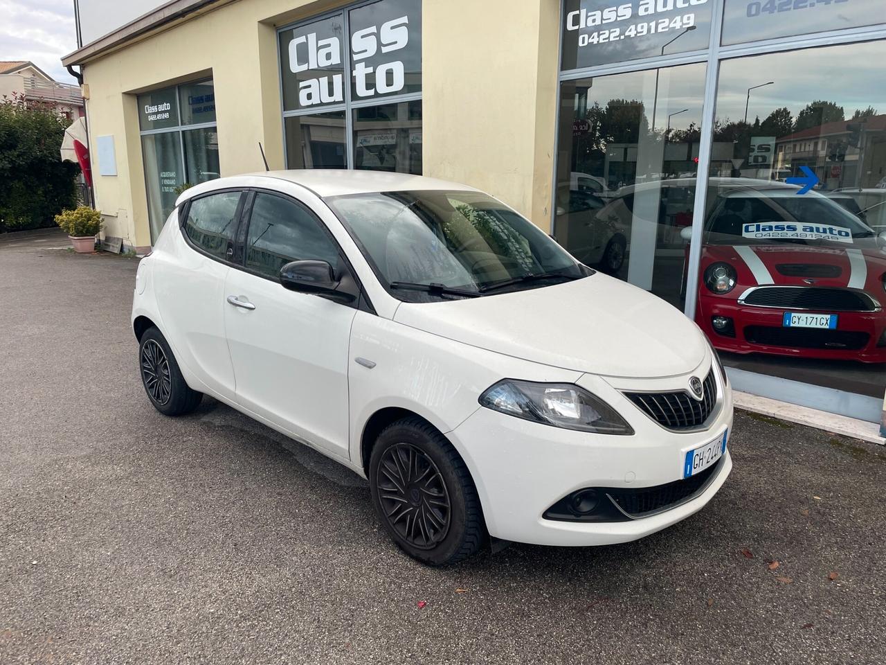 Lancia Ypsilon 1.0 FireFly 5 porte S&S Hybrid Ecochic Silver