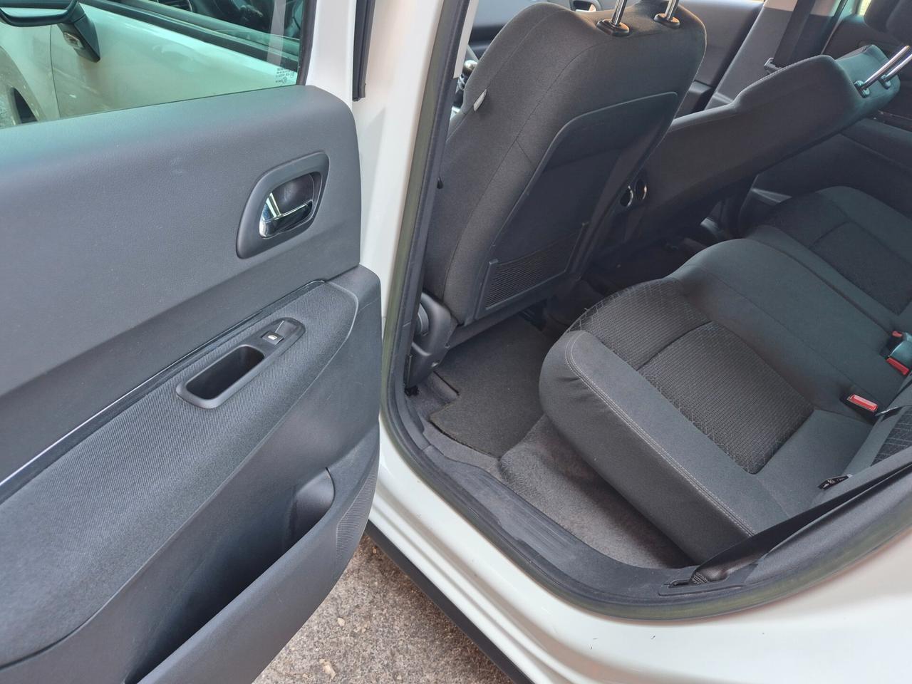 Peugeot 3008 1.6 HDi 115CV Business