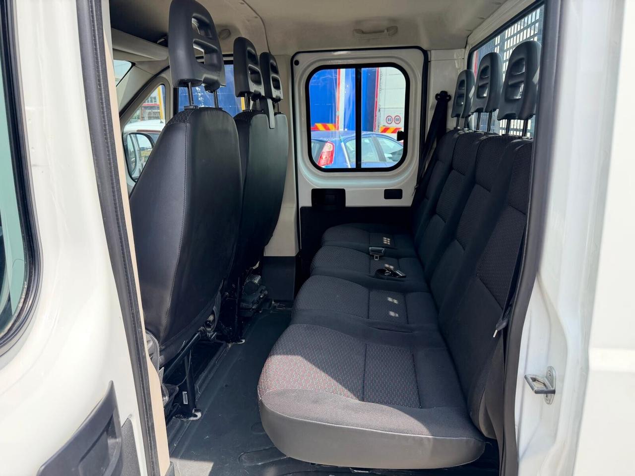 Citroen Jumper 140cv cabina doppia 7 posti con cassone fisso.