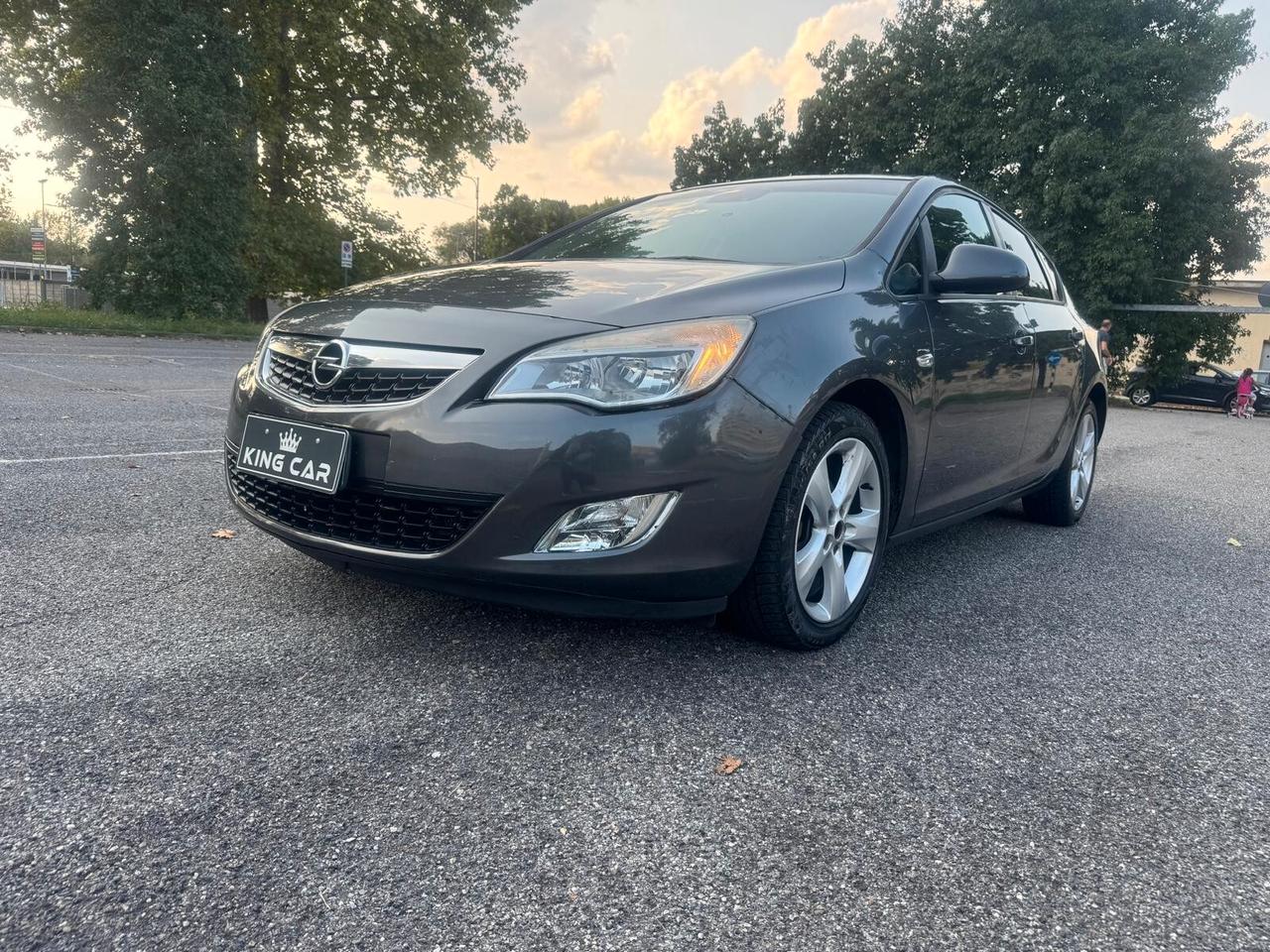 Opel Astra 1.4 100CV 5 porte Cosmo