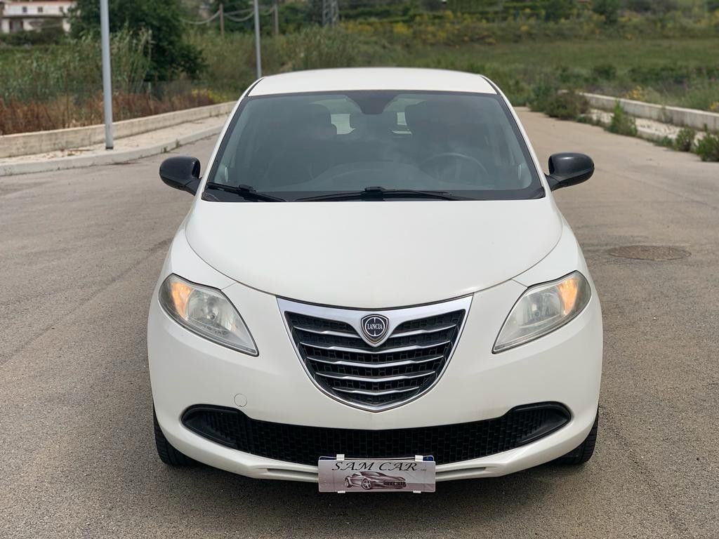 Lancia Ypsilon 1.2 69 CV 5 porte GPL Ecochic Silver