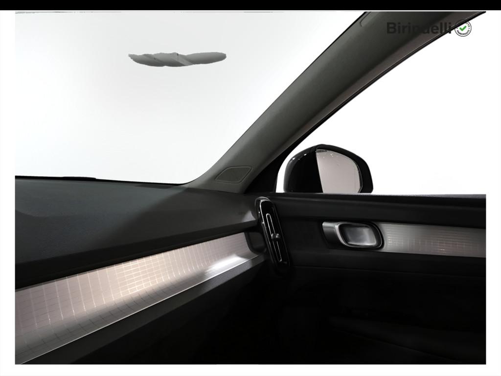 VOLVO XC40 (2017-->) - XC40 T3 Geartronic Momentum